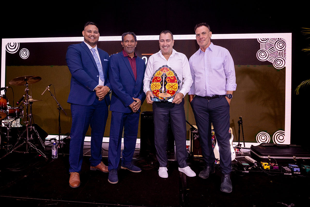 Steve Noy receiving the 2025 Sector Champion of the Year Male award at the AEMEE 2025 Annual Conference.